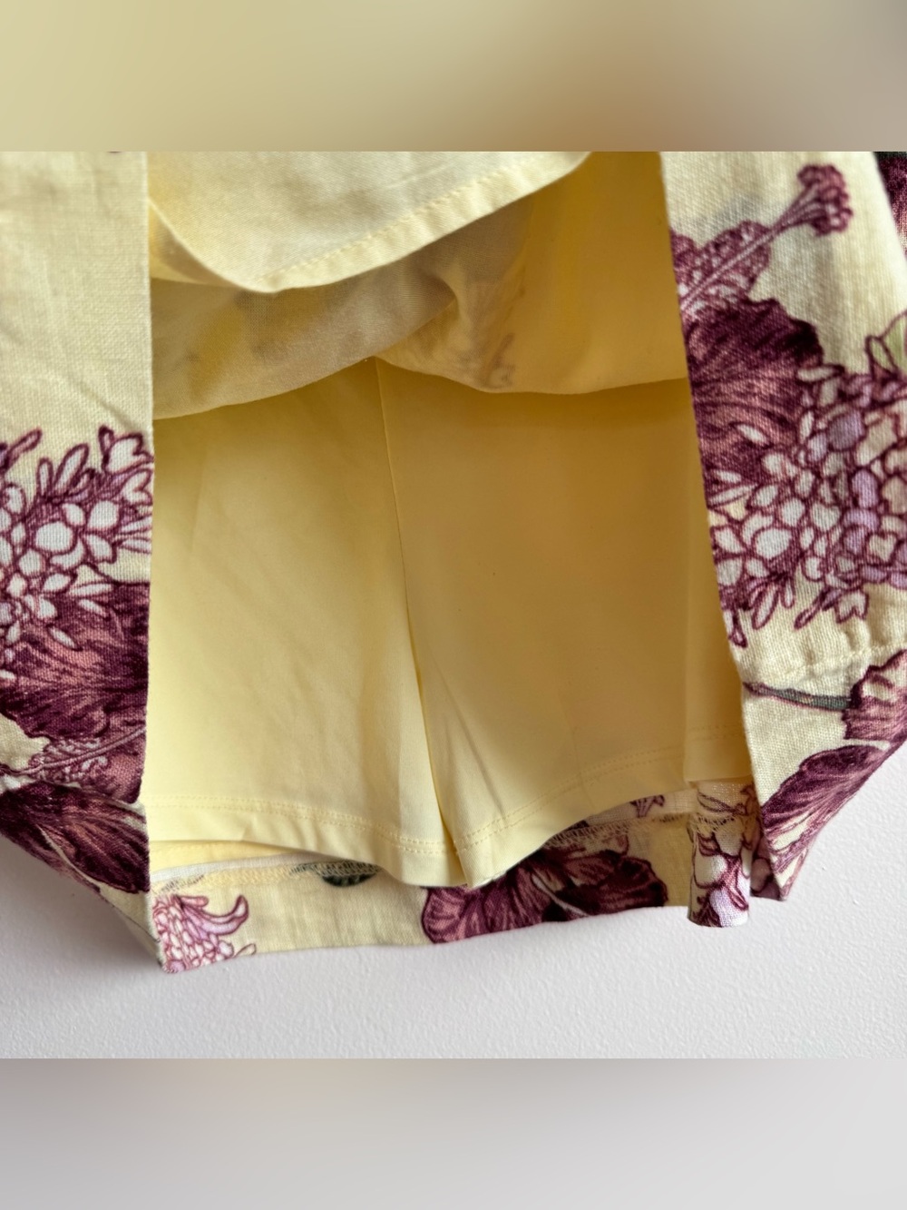 The A&F Ultra High Rise Scarlett Yellow & Wine Floral Linen-Blend Mini Skort - M - Picture 10 of 16